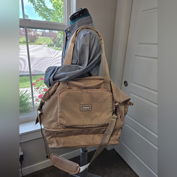 NWT THE FOLDIE THE ORIGINAL BEIGE TRAVEL BAG EXPANDABLE TOTE PACKABLE CARRY ON - Picture 11 of 16